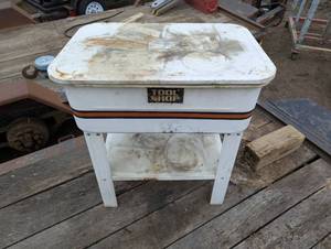 lot 27 image: Tool Shop Parts Cleaning Table