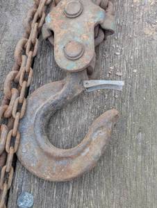 lot 28 image: Pittsburg 5 Ton Manuel Hoist with Massive Hook and Chain