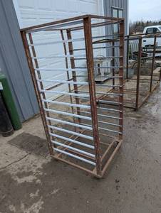 lot 38 image: Rolling Baker Rack - No Trays