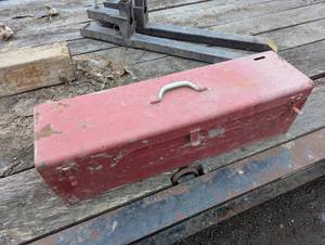 lot 39 image: Large Handy Red Tool Box with Tray - Red