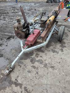 lot 45 image: Large Powerful Log Splitter -  Turns Over