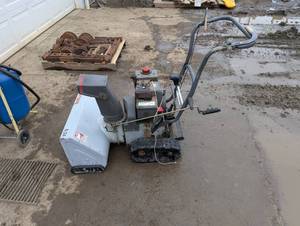 lot 55 image: Craftsman Track 524 SnowBlower