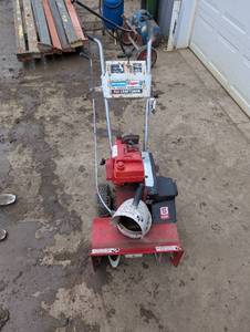 lot 58 image: Sears Craftsman Eager 1 Snowblower with Chains - Runs