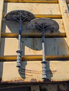 lot 121 image: 2 Concrete Tools - Pushes