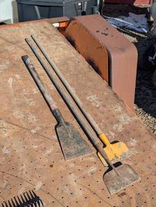 lot 129 image: Great Lot of 3 Heavy Duty Scrappers