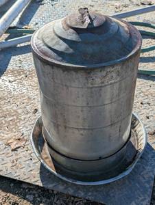 lot 143 image: Small Galvanized Feeder with Lid