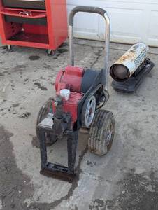 lot 157 image: Large Electric Pressure Pump