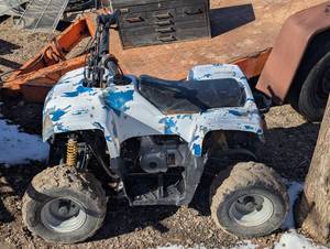 lot 167 image: Kids Battery Operated Four Wheeler - Runs - Needs carb Cleaning