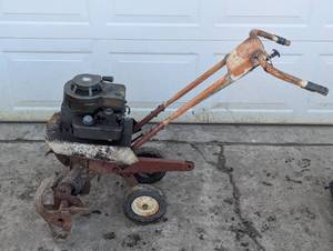 lot 168 image: Briggs & Stratton Tiller - 3.5 HP - Front Tine