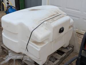 200 Gallon Poly Tank with Cover