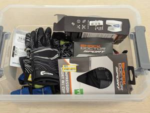 lot 33 image: Mixed Lot of New and Vintage Pulls and Knobs