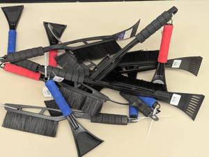 lot 41 image: Big Lot of Ice Scrappers HandBrush