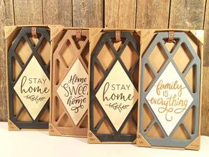 lot 18 image: Wall Decor (set of 4)