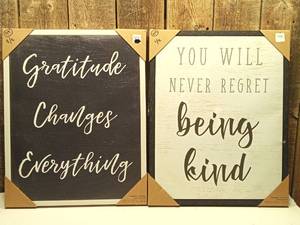 lot 119 image: Wall Decor (set of 2)