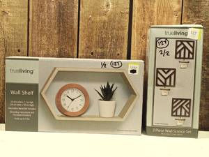 lot 127 image: Wall Decor (set of 2)