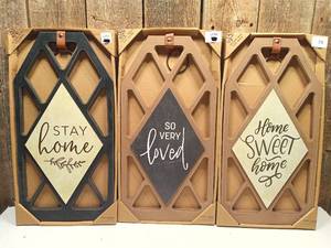 lot 74 image: Wall Decor (set of 3)