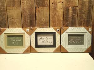 lot 98 image: Wall Decor (set of 3)