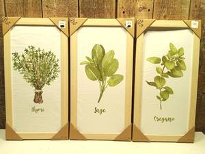 lot 102 image: Wall Decor (set of 3)