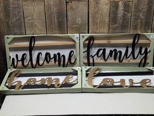 lot 4 image: Wall decor (set of 4)