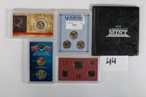 lot 44 image: Assortment of Collectible Coins (Indian Heads, Susan B Anthony, Sacagawea, Kennedy) Uncirculated