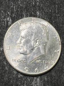 lot 21 image: 1964 US KENNEDY HALF DOLLAR BU