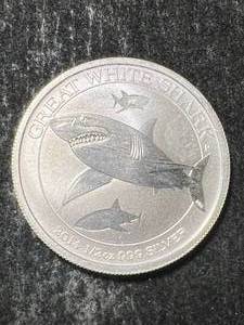lot 26 image: 2014 AUSTRALIAN SHARK HALF TROY OZ .9999 FINE SILVER