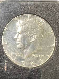lot 32 image: 1966 US PROOF KENNEDY HALF DOLLAR IN CASE