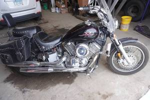 lot 3 image: 1999 Yamaha V Star 1100 XVS1100 Cruiser Motorcycle