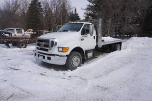 lot 1 image: 2004 Ford F-650 Super Duty XLT