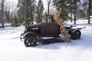 lot 4 image: 1925 Ford Model A Pickup Truck Lawn Ornament