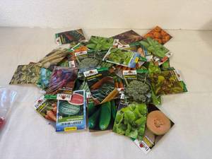 lot 21 image: SSS. 25 Variety of Seeds