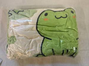 lot 28 image: SSS. 50x60 Frog Blanket