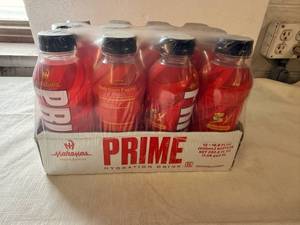 lot 53 image: MMM. 12x 16oz Prime Hydration-Patrick Mahomes Meta Moon