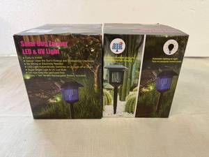 lot 69 image: MM. 2x Solar Bug Zapper LED & UV Light
