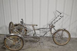 lot 11 image: Vintage Chrome 3-Wheel Tricycle with Fenders and Decorative Rack