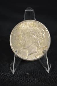 lot 35 image: 1922 Peace Dollar - United States Silver One Dollar Coin
