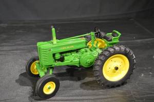 lot 67 image: John Deere Model G Tractor Toy Die-Cast - Green & Yellow