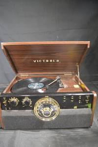 lot 68 image: Victrola Console Record Player AMFM Radio - Wood Cabinet, Auto Stop