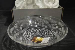 lot 77 image: Waterford Crystal 13 in Lead Crystal Bowl - Model 130166 - Special Pattern