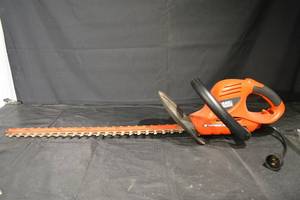 lot 80 image: Black & Decker Hedge Hog 24 Hedge Trimmer - 24-Inch Blade, Corded Electric