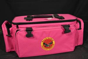 lot 90 image: Grizzly Pink 15-Inch Range Bag