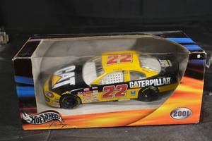 lot 122 image: Hot Wheels Racing Caterpillar 22 NASCAR 124 Scale Die-Cast CAT 50277 (2001)