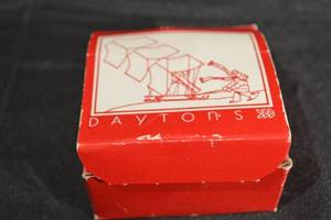 lot 125 image: Daytons Vintage Box with Red & Black Game Tokens - Collectible Board Game Pieces