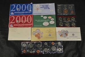 lot 250 image: United States Mint Uncirculated Coin Sets  Lot Of 10