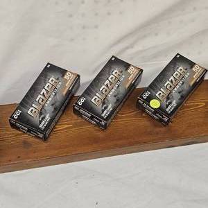 lot 42 image: 3 Boxes Federalcci Blazer B3