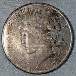 lot 28 image: 1925 Peace Dollar $1