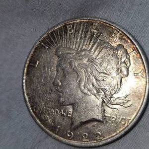 lot 30 image: 1922 D Peace Dollar $1  XF, Patina
