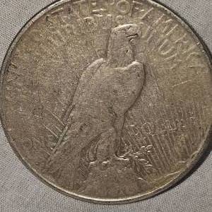 lot 10 image: 1922 D Peace Dollar $1 F with Gold Patina