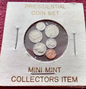 lot 11 image: Neat Micro Coin Set