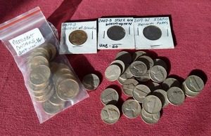 lot 60 image: Mixed US Coin Lot - Dollars, Quarters & Vintage Nickels